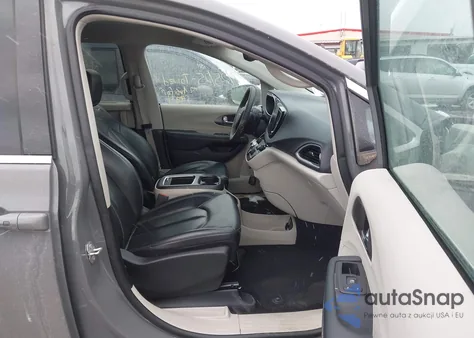 2023 Chrysler Pacifica Touring L z USA, uszkodzony, nr VIN 2C4RC1BG9PR549324